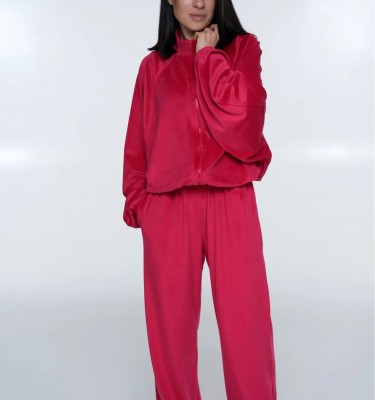 З чим носити спортивний костюм: ідеї стильних повсякденних образів