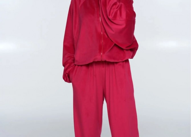 З чим носити спортивний костюм: ідеї стильних повсякденних образів