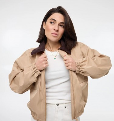 Що краще обрати під бомбер: плаття чи брюки?