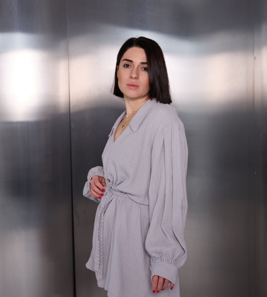 Сукня Soft Glow Сіра | Showroom By Nona — зображення 3