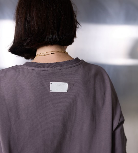 Футболка Casual Raw Edge Tee Графіт | Showroom By Nona — зображення 4