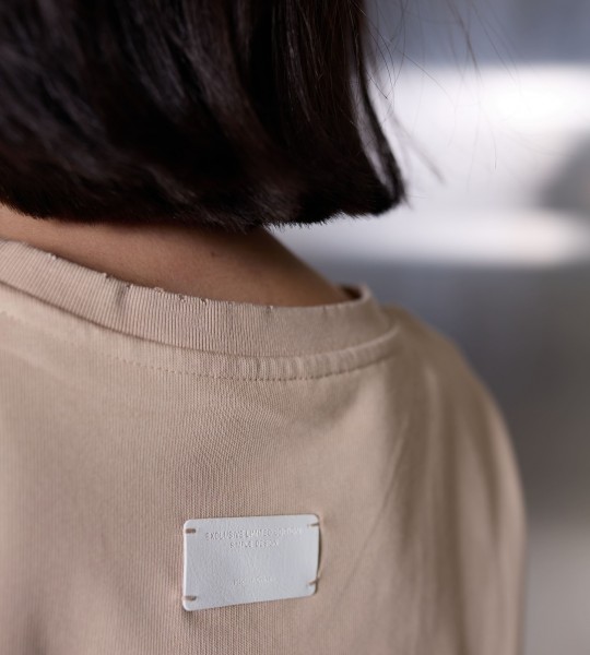 Футболка Casual Raw Edge Tee Беж | Showroom By Nona — зображення 5