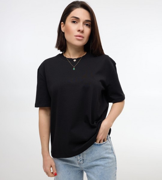 Футболка Classic Comfort Чорна | Showroom By Nona — зображення 3 Футболка Classic Comfort Чорна | Showroom By Nona — зображення 3