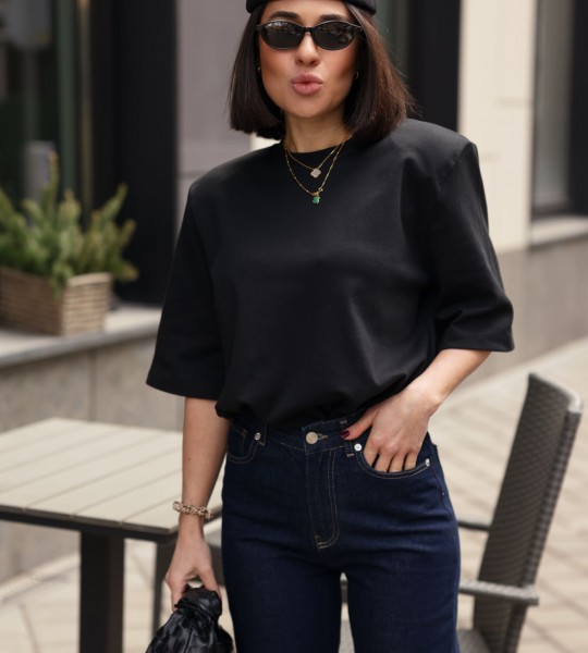 Футболка Sharp Silhouette Чорна | Showroom By Nona — зображення 2