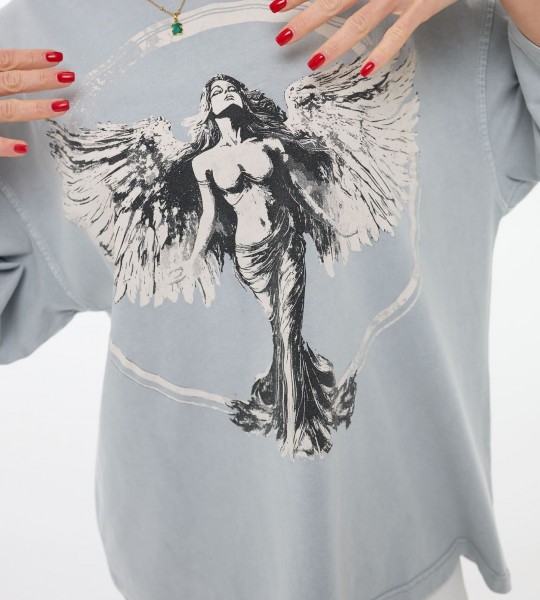 Футболка Angel Graphic Блакитна | Showroom By Nona — зображення 3