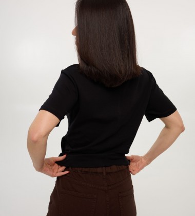 Футболка Classic Center Seam Чорна | Showroom By Nona — зображення 2
