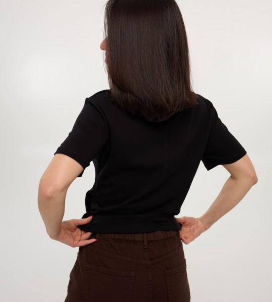 Футболка Classic Center Seam Чорна | Showroom By Nona — зображення 2