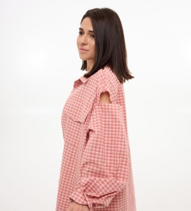 Сорочка Oversize в клітинку з вирізами Персик | Showroom By Nona — зображення 2