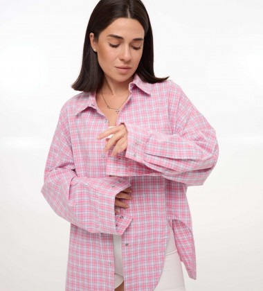 Сорочка Oversize з асиметричним розрізом Ніжно-рожева | Showroom By Nona — зображення 2