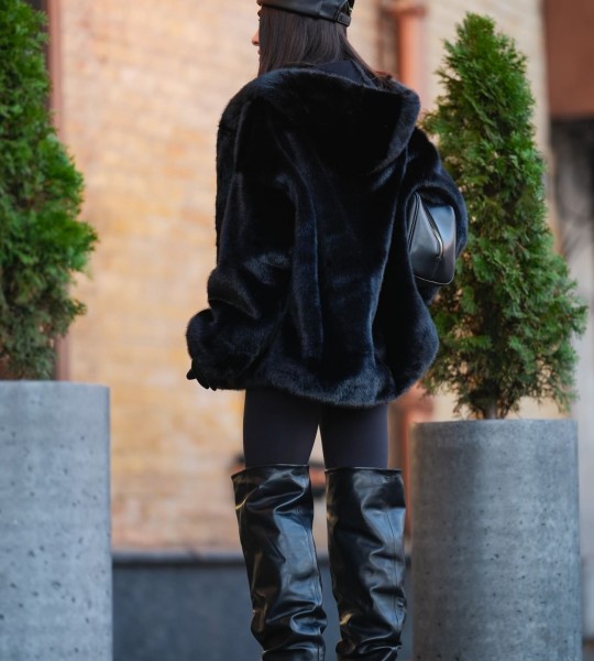 Шуба Fur Noir Luxe Hood Чорна | Showroom By Nona — зображення 3