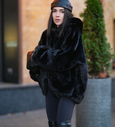 Шуба Fur Noir Luxe Hood Чорна | Showroom By Nona — зображення 5 Шуба Fur Noir Luxe Hood Чорна | Showroom By Nona — зображення 5