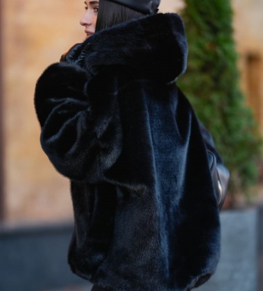 Шуба Fur Noir Luxe Hood Чорна | Showroom By Nona — зображення 3 Шуба Fur Noir Luxe Hood Чорна | Showroom By Nona — зображення 3