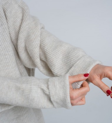 Светр Oversize Warm Hug Вівсяний | Showroom By Nona — зображення 4 Светр Oversize Warm Hug Вівсяний | Showroom By Nona — зображення 4