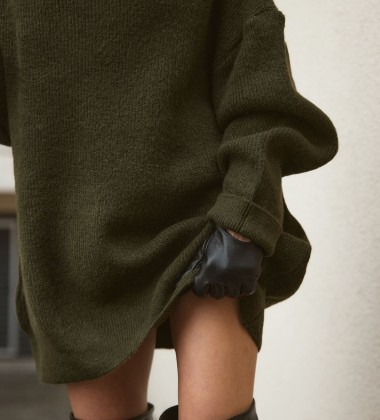 Светр Oversize Warm Hug Хакі | Showroom By Nona — зображення 5 Светр Oversize Warm Hug Хакі | Showroom By Nona — зображення 5