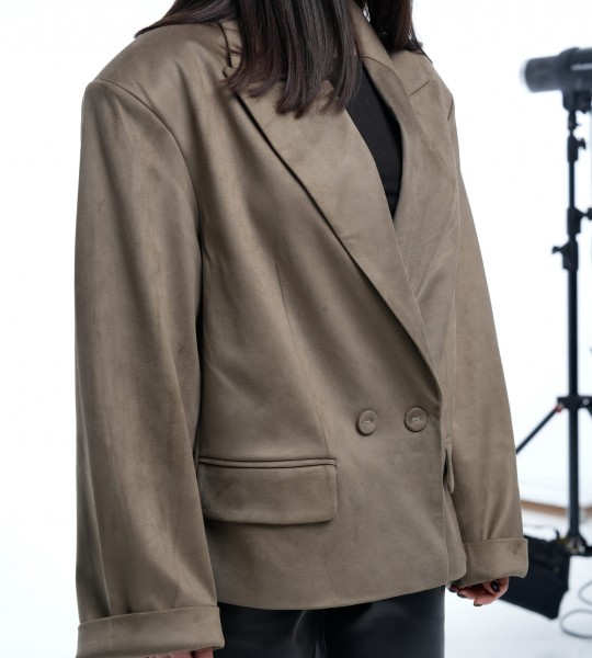 Блейзер Suede Oversize Milano Olive | Showroom By Nona — зображення 7 Блейзер Suede Oversize Milano Olive | Showroom By Nona — зображення 7