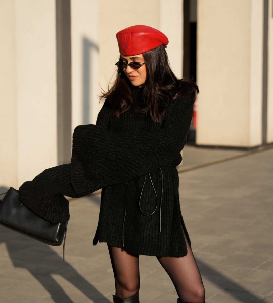 Светр Cloud Form Knit Чорний | Showroom By Nona — зображення 4