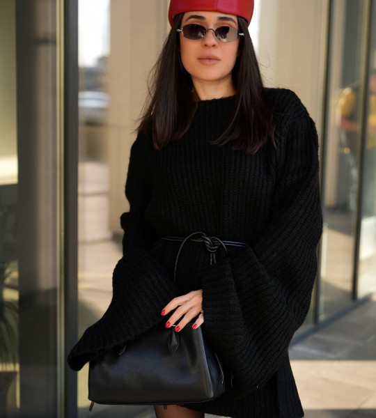 Светр Cloud Form Knit Чорний | Showroom By Nona — зображення 2