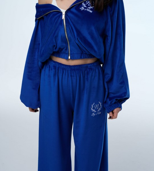 Костюм Velvet Crest By Nona Blue | Showroom By Nona — зображення 3 Костюм Velvet Crest By Nona Blue | Showroom By Nona — зображення 3