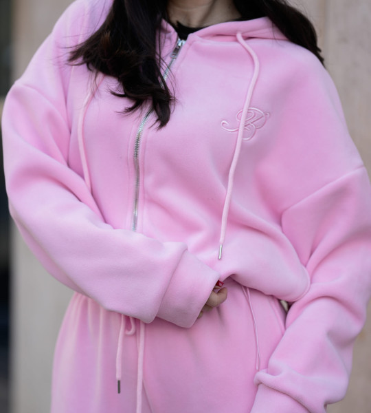 Костюм Soft Monogram Рожевий | Showroom By Nona — зображення 5 Костюм Soft Monogram Рожевий | Showroom By Nona — зображення 5