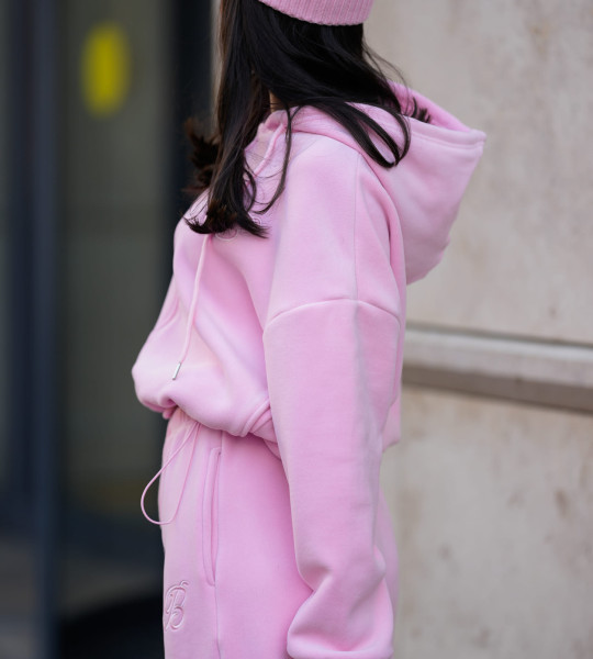 Костюм Soft Monogram Рожевий | Showroom By Nona — зображення 3 Костюм Soft Monogram Рожевий | Showroom By Nona — зображення 3
